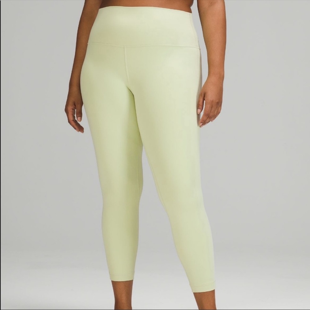 Lululemon Creamy Mint Align 25” NWT.  Size 6